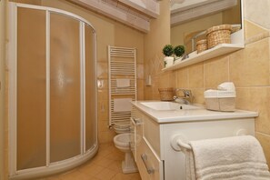 Douche, serviettes fournies