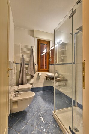 シャワー、タオル