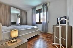 2 室のベッドルーム、WiFi (無料)、ベッドシーツ