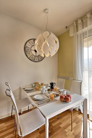Dining - Caroni Home, Theater Home - with swimming pool and a near to the center of Salò (Salò)