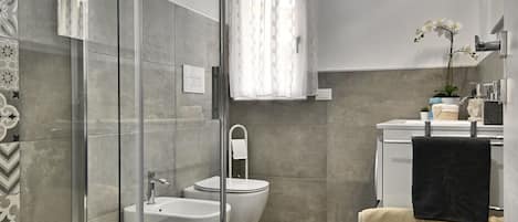 Douche, serviettes fournies