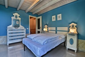 3 makuuhuonetta, silitysrauta/-lauta, vuodevaatteet