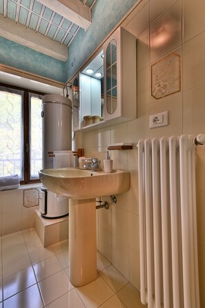 Baignoire, serviettes fournies