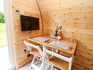 Cottage | Dining - Meadow Lodge @ Berrys Place Farm (Gloucester)