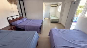 3 slaapkamers, een strijkplank/strijkijzer, wifi