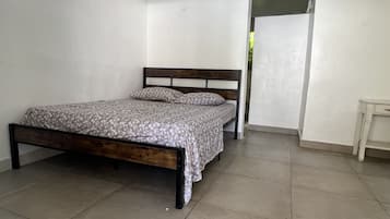 4 bedrooms, iron/ironing board, WiFi, wheelchair access