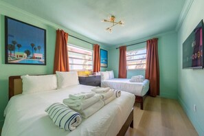2 chambres, fer et planche à repasser, Wi-Fi, draps fournis