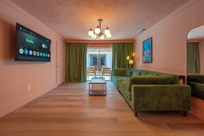 TV, offices - 136 · ☀Pool✔ Kitchen✔ Beach✔ Self Check-In✔ Parking✔ (Clearwater)