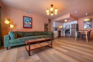 TV, offices - 136 · ☀Pool✔ Kitchen✔ Beach✔ Self Check-In✔ Parking✔ (Clearwater)