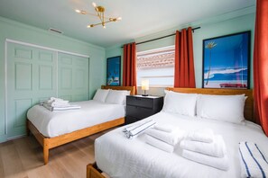 2 bedrooms, desk, iron/ironing board, WiFi