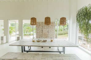 Deluxe Villa | Dining room