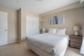 3 bedrooms, desk, iron/ironing board, free WiFi