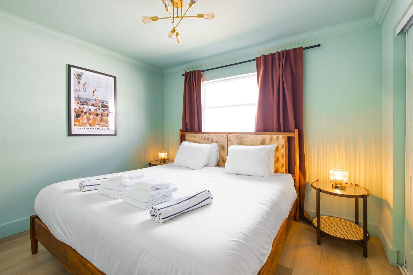 2 bedrooms, desk, iron/ironing board, WiFi