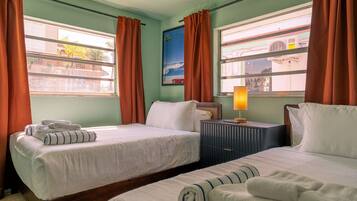 2 slaapkamers, een bureau, een strijkplank/strijkijzer, wifi