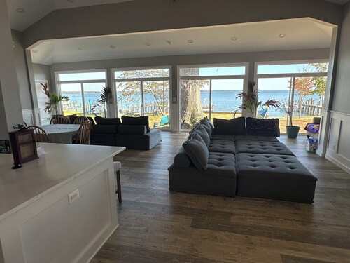 Waterfront Island Cottage with Loft and Private Pier