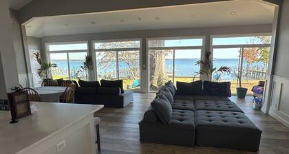 Waterfront Island Cottage with Loft and Private Pier