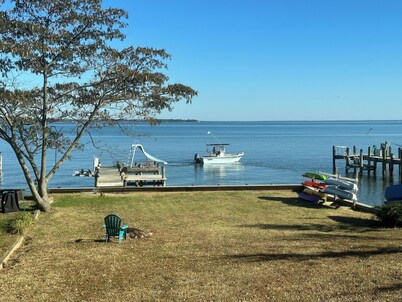 Waterfront Island Cottage with Loft and Private Pier