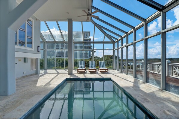 Piscine intérieure