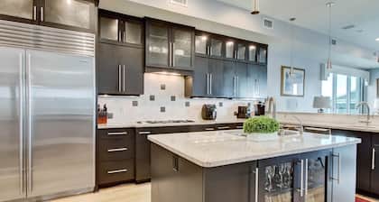 Roof Top Deck w/ Ocean Views, Heated Pool Access