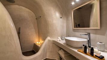 Shower, hair dryer, bathrobes, slippers