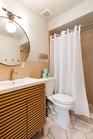 Shower, hair dryer, towels - 139 · ☀Pool✔ Kitchen✔ Beach✔ Self Checkin✔ Free Parking✔ (Clearwater)
