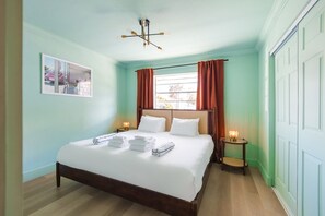 2 Schlafzimmer, Schreibtisch, Bügeleisen/Bügelbrett, WLAN