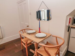 Cottage | Private kitchen | Fridge, dishwasher, electric kettle, toaster