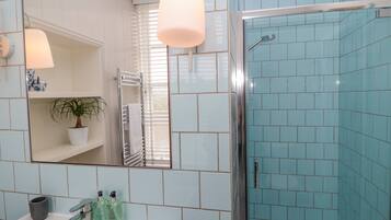 Cottage | Bathroom | Shower