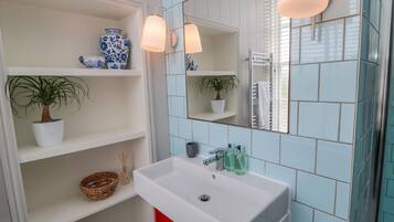 Cottage | Bathroom | Shower