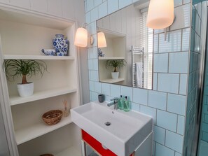 Cottage | Bathroom | Shower
