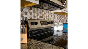 Unclassified image, 4 of 13, button - King bed master clean HISpeed WIFI full kitchen (Killeen)
