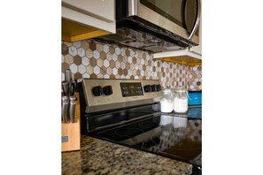 Private kitchen - King bed master clean HISpeed WIFI full kitchen (Killeen)