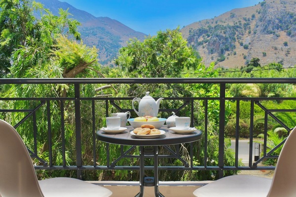 Exclusive Double or Twin Room, 1 Bedroom, Non Smoking, Mountain View | Egyptian cotton sheets, premium bedding, down comforters