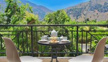 Exclusive Double or Twin Room, 1 Bedroom, Non Smoking, Mountain View | Egyptian cotton sheets, premium bedding, down comforters