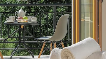 Chambre Triple Familiale, 1 chambre, non-fumeurs, vue montagne | Draps en coton égyptien, literie de qualité supérieure