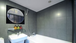 Deluxe Room | Bathroom - Vitamin motel (Busan)