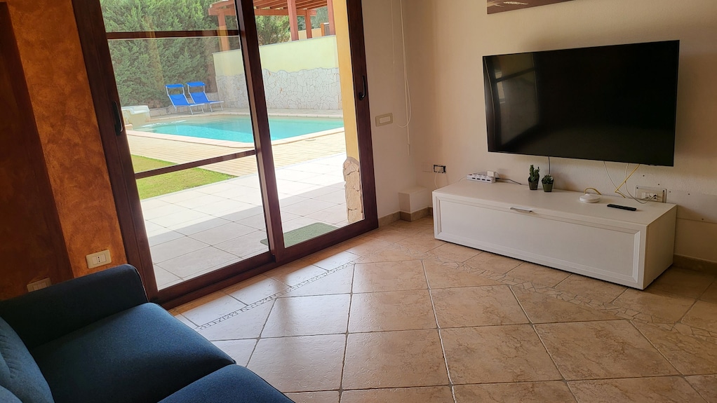 Villa Vivi. Piscina, Idromassaggio, - Quartu Sant'Elena