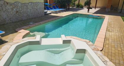 Villa Vivi. Swimming pool, whirlpool,