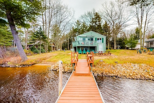 Lovely lakefront home with deck, fire-pit, grill, private dock & pet friendly
