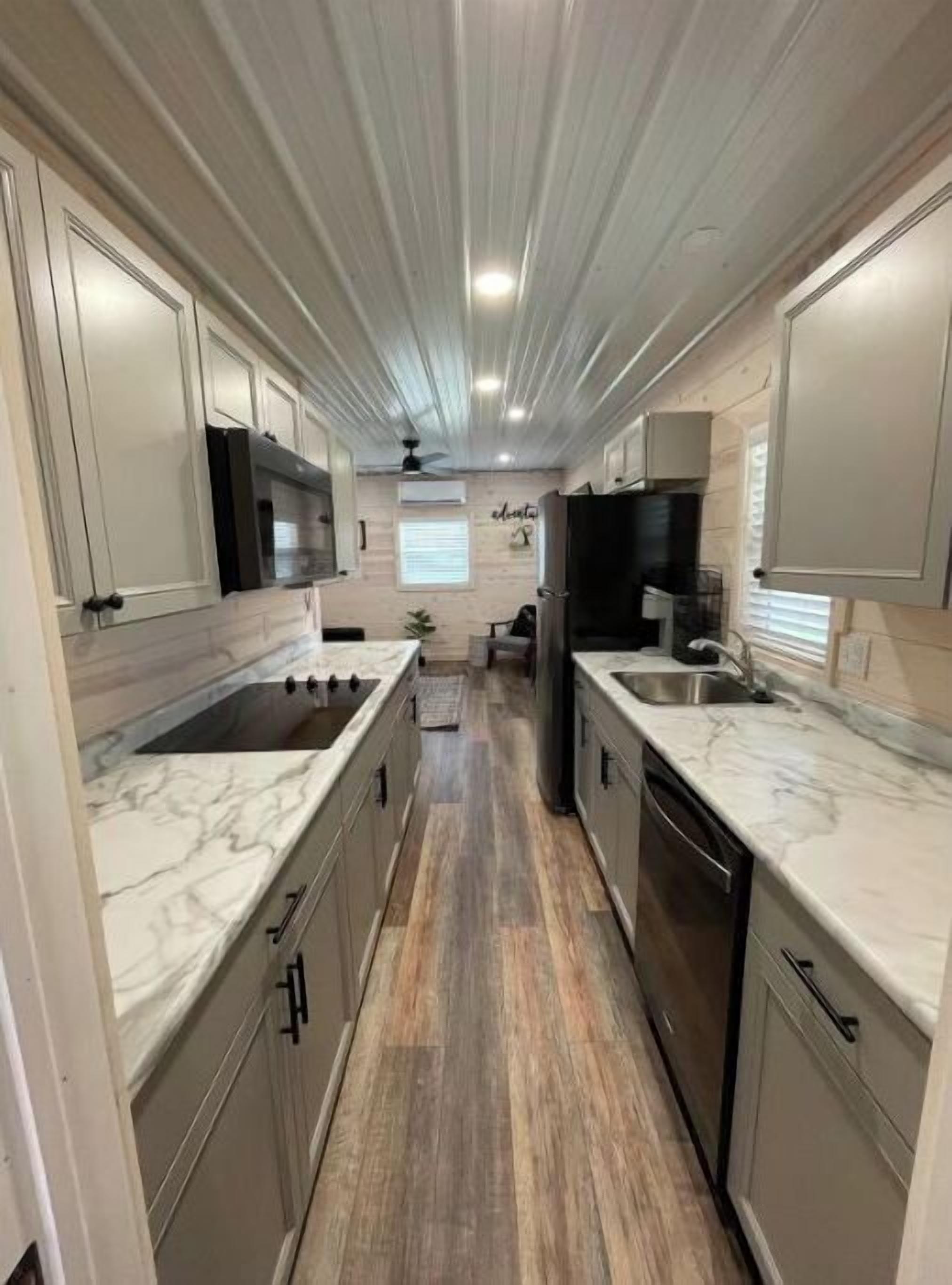 Frigorífic, microones, forn i placa de cuina 