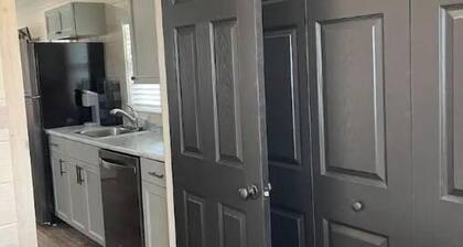 Khyla-NEW tiny home with shared fishing pond