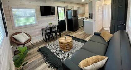 Koby-NEW tiny home with shared fishing pond