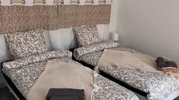 3 bedrooms, in-room safe, iron/ironing board, travel cot