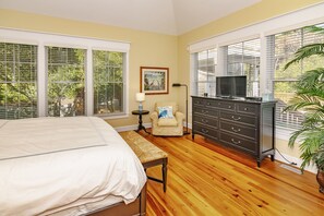 4 habitaciones, tabla de planchar con plancha, wifi y ropa de cama