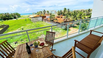 Apartamento conforto | Opções para refeição ao ar livre