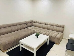 Living area - Furnished apartment, city center 3 min away, TGV (Kénitra)