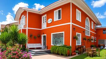 Fachada de la propiedad