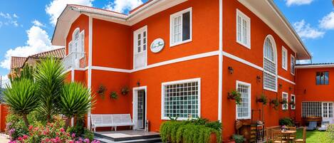 Fachada de la propiedad