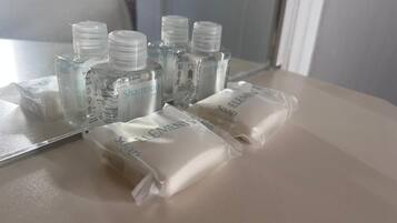 Shower, rainfall showerhead, free toiletries, hair dryer