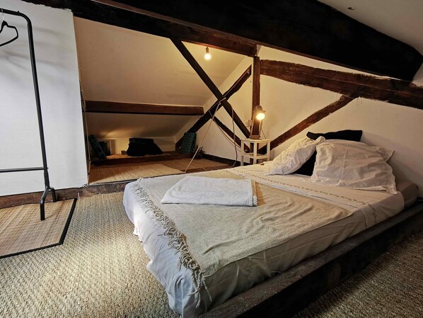 3 slaapkamers, een bureau, gratis wifi, beddengoed